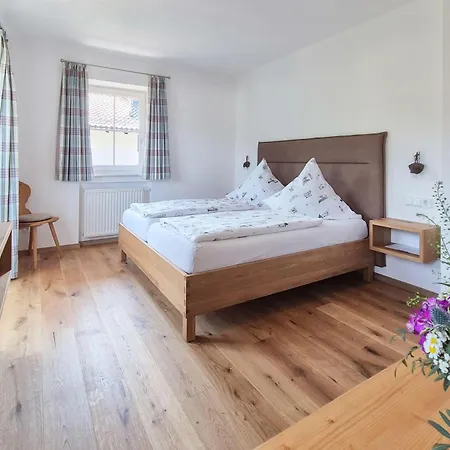 Gaestehaus Quirin Penzion 3*
